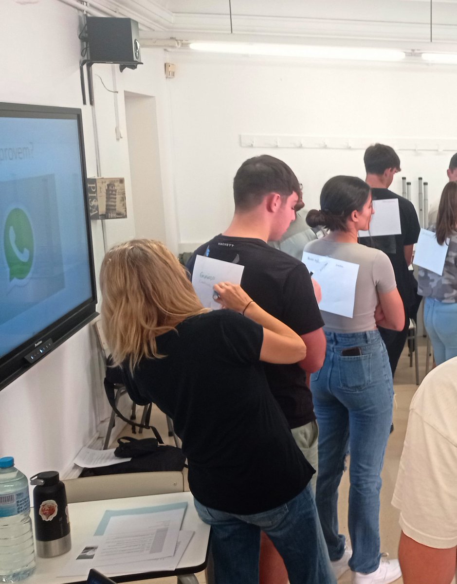 FusteMarta's tweet photo. "Me ha gustado poder expresar mis emociones ante mis compañeros y ver que algunos de ellos sienten lo mismo que yo"❤️

Ojalá cada vez más se vaya impartiendo la #gestionemocional en la #educacion, tan necesaria para todos, pero aún más en los  #Jovenes.

Gracias @PratEducacio! https://t.co/i0Jz2Q9Gyl