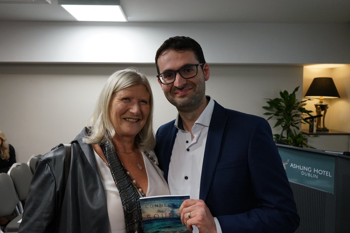 JeremyEditor's tweet image. I can't help sharing some more pics from the @CarouselAware, all courtesy of photography wizard Daria Piaseczna. Well done to @CarolannCopland &amp;amp; the incredible committee. #authorcommunity #WritingCommunity #Awards