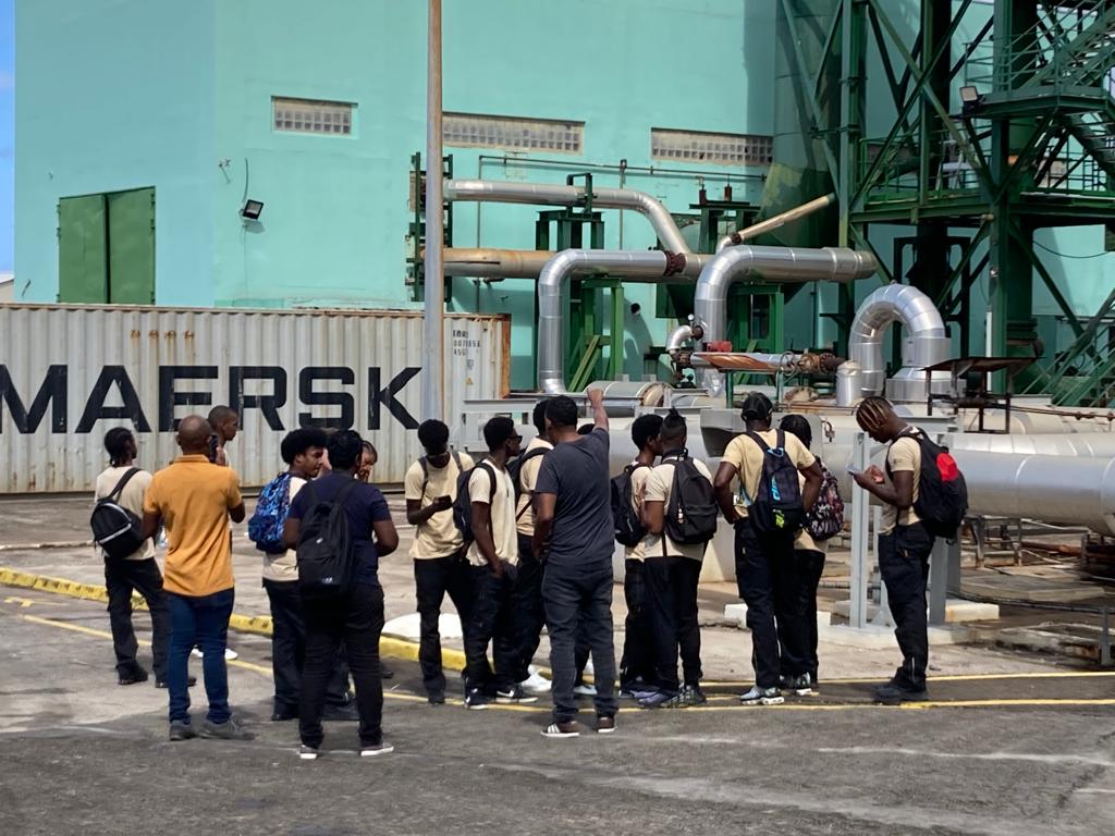 Un peu de culture professionnelle:
Sortie technico-pedagogique à la centrale géothermique de bouillante avec la TMFER mise en place avec Mr LOUSSASA E. responsable du Bureau des entreprises du lycée Bertène Juminer et Mr CESARIN professeur de spécialité