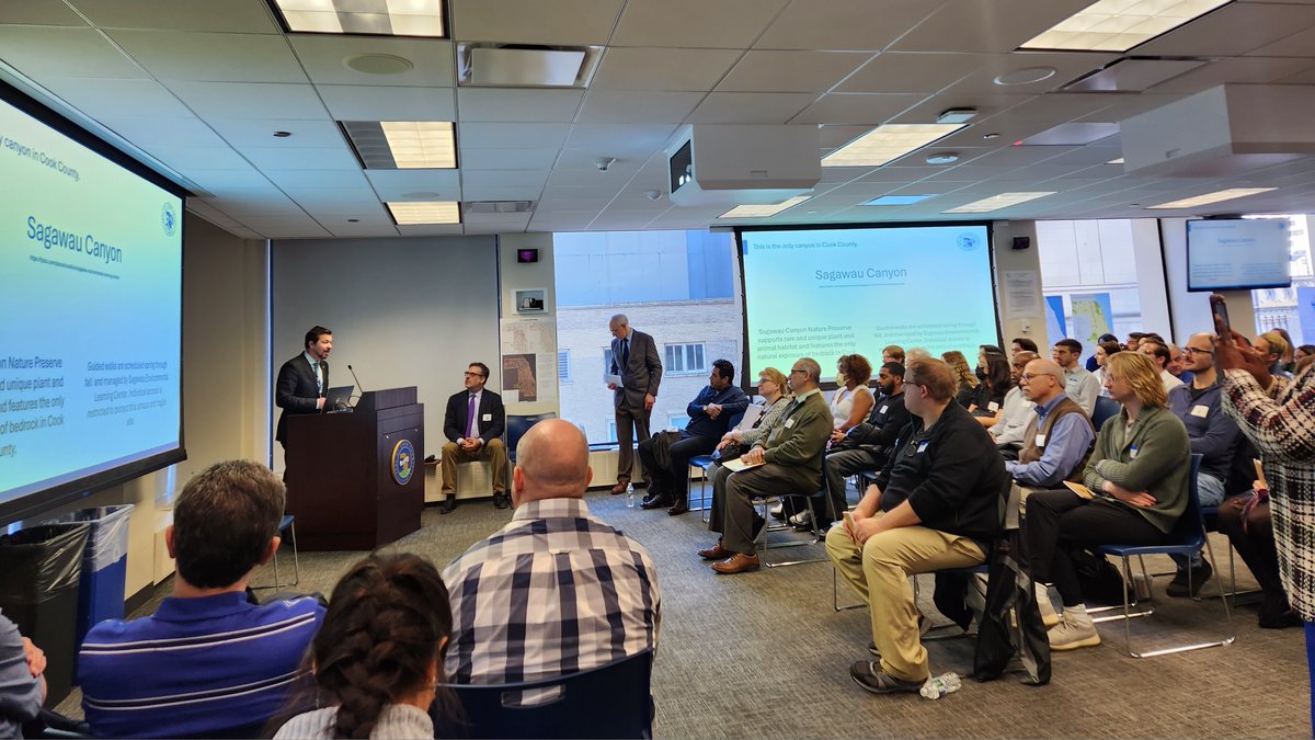 FrankCalabrese's tweet image. Come to Cook County GIS Day for the maps, stay for the Cook County cookies #GISDay2023