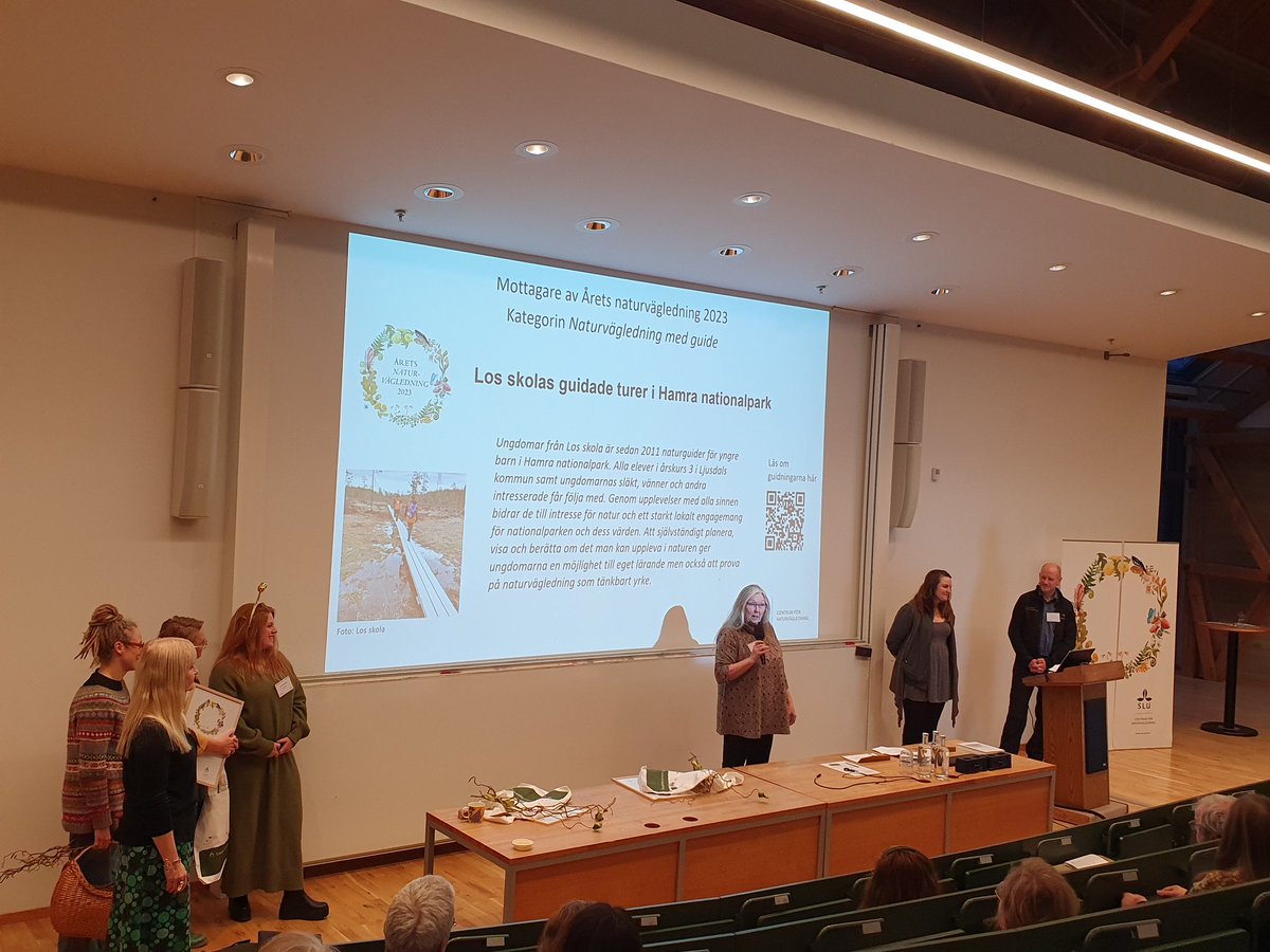 THRydevik's tweet photo. Priser till olika grenar av Naturvägledning bl a Los skola guidade turer i Hamra nationalpark #MK2023 #naturvägledning https://t.co/Kyrm5Vralm