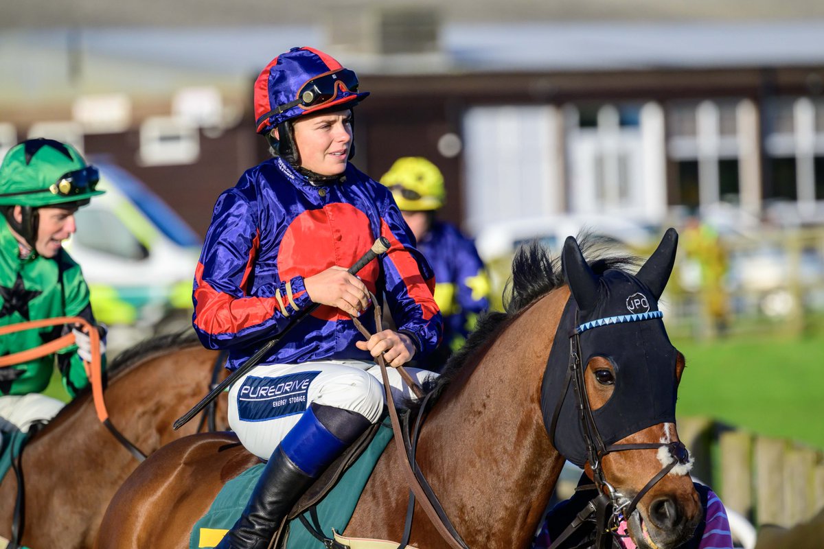 Brilliant day Monday riding my first ever double. Royal Athena & star legend🥇 @james_owen_racing @puredriveenergy @barrettsteellimited @leaderboardphotography