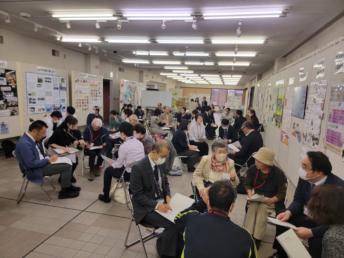 gyodashiminsnet's tweet photo. 11月10日に市職員とNPO向け研修会
「みんなで考えよう　協働のまち」ワークショップを、市地域活動推進課との協働で開催🤔
行政職員とNPOが、同じ場所で、同じ目線で、協働について共に考えることは、協働に向けての新たな一歩となったのではないでしょうか？

#協働 #NPO #行田市 https://t.co/ntOqtWVQhU