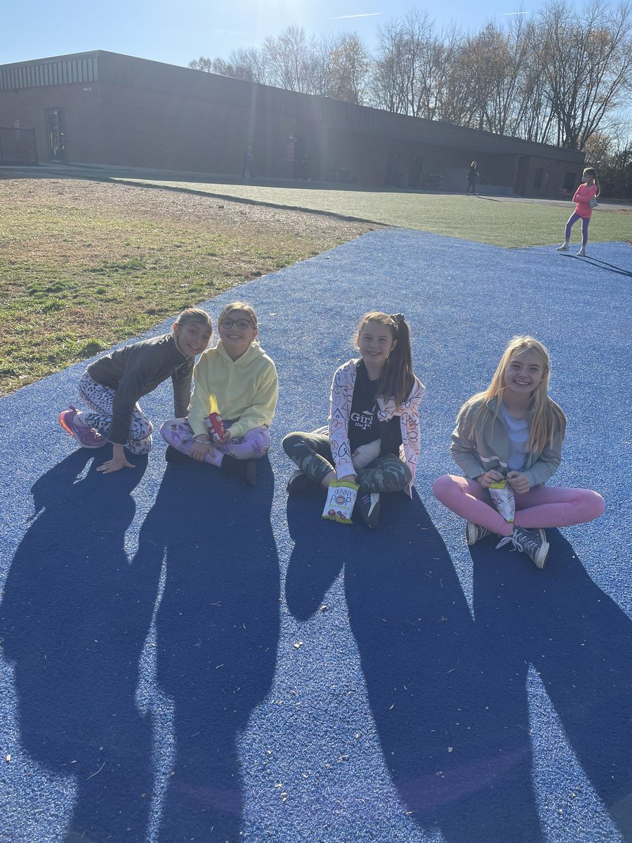 Reeder and Huster 5ths earned 10 red tickets each and are enjoying a reward of extra recess and a treat this morning! Proud of these respectful, responsible, and safe kids! @J_Huster4 <a href="/ayerelementary/">Ayer Elementary</a>