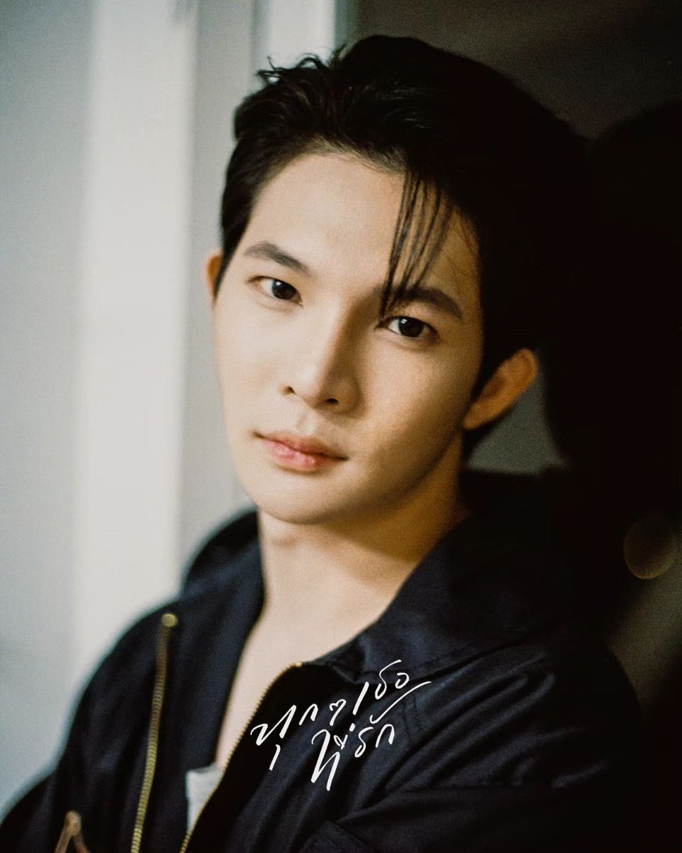 comeusbloficial's tweet photo. 📌Nuevas imágenes promocionales de #everyutheseries protagonizado por Top Piyawat y Mick Monthon  
La semana que viene, el 25 de noviembre se estrenará el primer teaser de la serie #ComeUsBl #boyslove #blseries https://t.co/LiaC5ouDkB