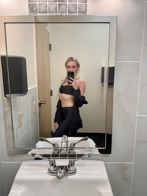Work it work it work it 💦 https://t.co/bU3lAah11D