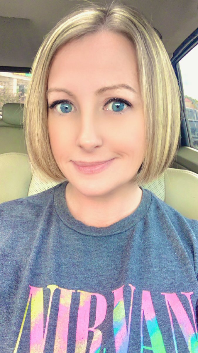 britloveshorror's tweet photo. @jwill9311 My eyes are blue. I wear contacts but they’re clear. This is my natural color. https://t.co/J3prWrj7Dx