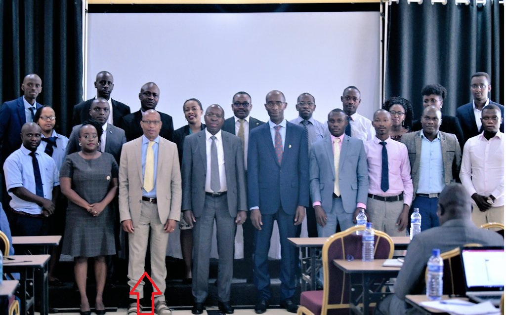 Avec grande tristesse,la <a href="/BankiNkuru/">Banque de la République du Burundi</a> a appris le décès du Dr Janvier Désiré NKURUNZIZA.
C’est la perte d’une Personne ressource rare et d’une importante source d’inspiration.
Dr Janvier n’a ménagé aucun effort pour renforcer les capacités de la BRB en vue de sa modernisation.
1/2