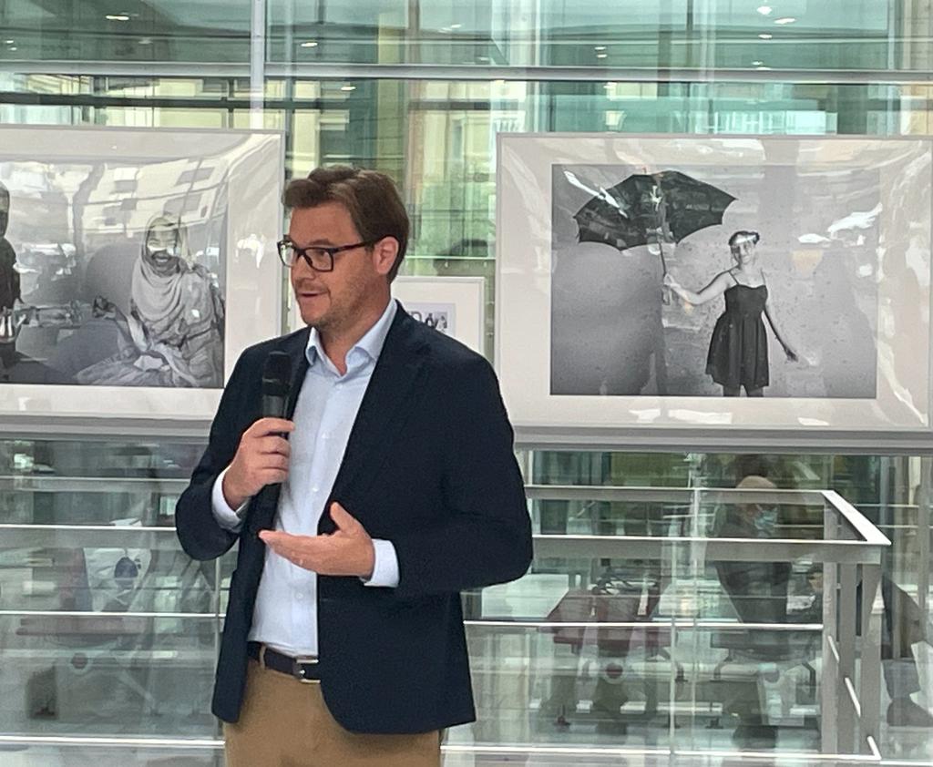 Chiesi_es's tweet photo. En el marco del #DíaMunidaldelaEPOC, se inaugura la exposición fotográfica itinerante ‘AIRES’ en el @HospitalSantPau de Barcelona, en la que hemos colaborado. Realizará cinco paradas más en los próximos meses en diferentes ciudades. 

ℹ️🔗 https://t.co/2Cia1ALddb https://t.co/GuQSVhaIbr