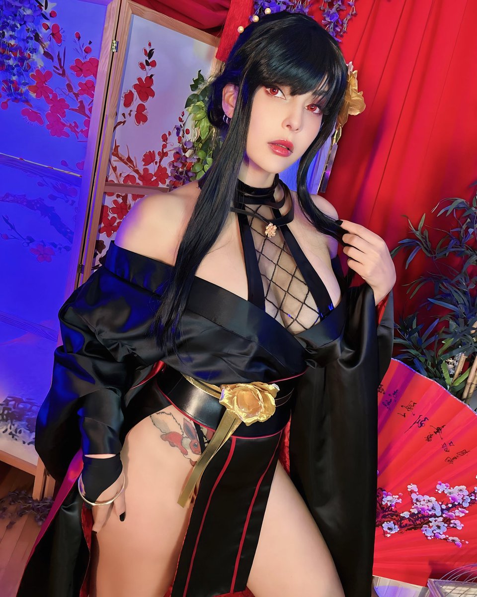 shermie_cos's tweet photo. So happy with my Shinobi Yor set this month! 🥹 I wish I could make a Yor set EVERY month. Best girl. 🥰 Are you enjoying the new season of Spy x Family? I’m loving iiit! https://t.co/ZcGrjHboB0