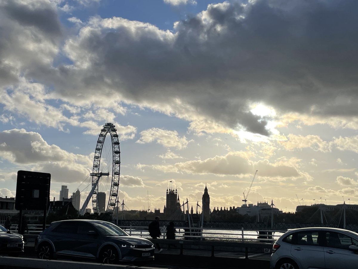 YasminGun's tweet image. Beautiful day in London this afternoon. 

Prefect for coming to the Rally for Palestine at 5pm #cease #freePalestine
