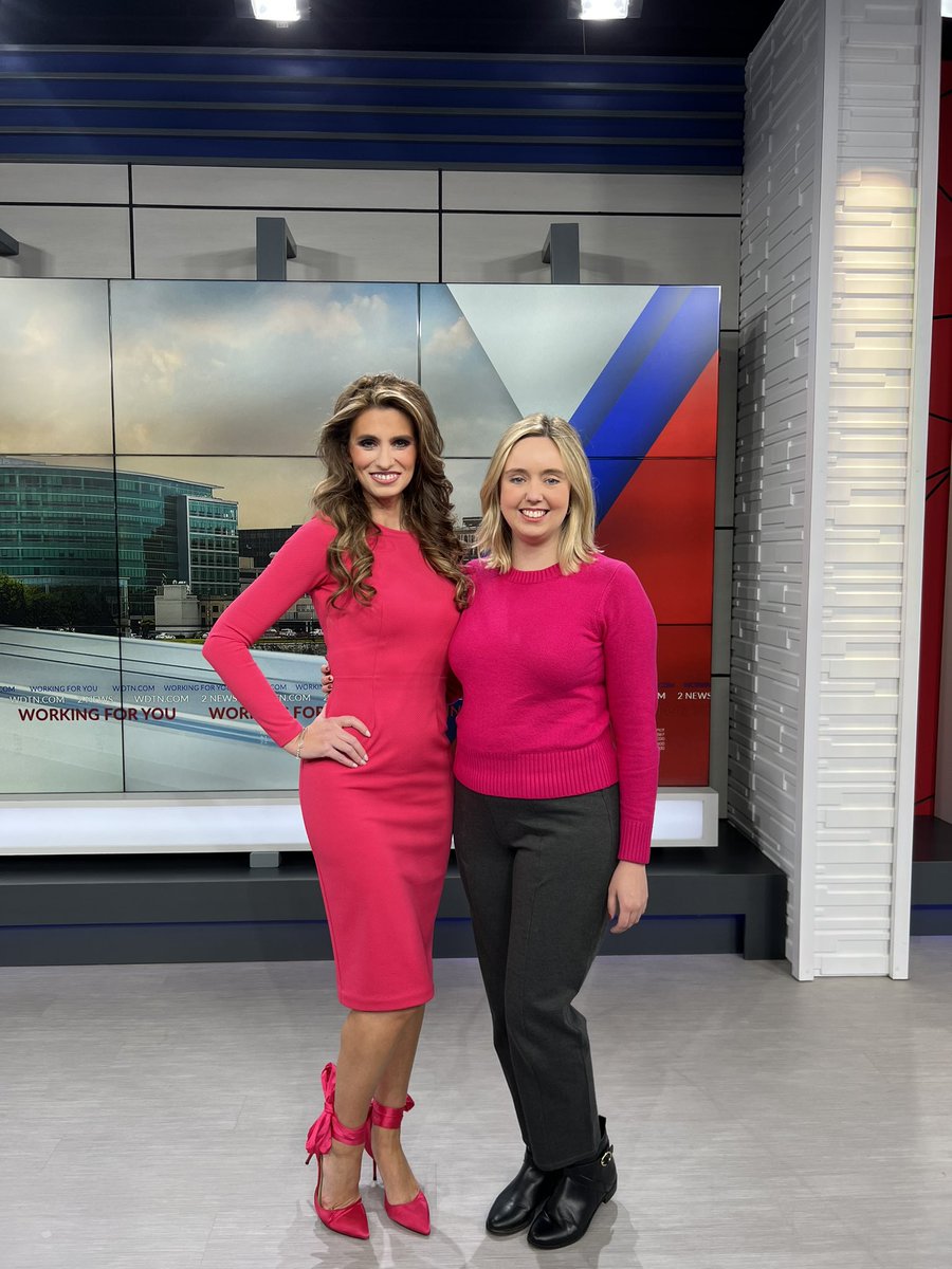 WDTNKelleyKing's tweet photo. On Wednesdays we wear pink! 🩷  @MeanGirls 

@AllisonGens and I are in the EXACT same shade today! https://t.co/iN5hkgLIi0