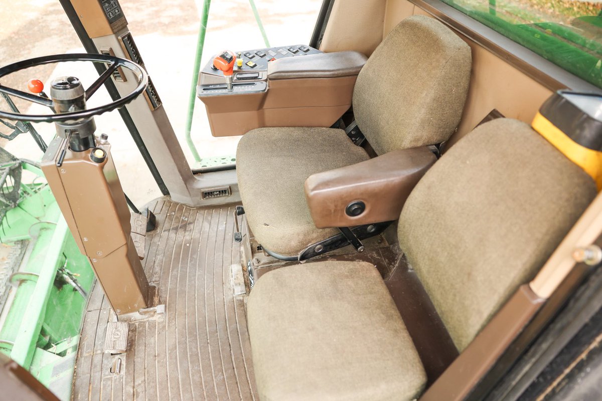 𝗝𝗗 𝟵𝟰𝟬𝟬 𝗖𝗼𝗺𝗯𝗶𝗻𝗲 (1991)

Posting for a neighbour. 

4992 Engine Hours
3566 Separator Hours 

Comes with:
920 Grain Head
643 Corn Head (Low tin, oil bath)

2WD Combine 
Always stored indoors &amp; well maintained 
Working A/C

$44,500

Call Jim 519-857-4548

#ontag