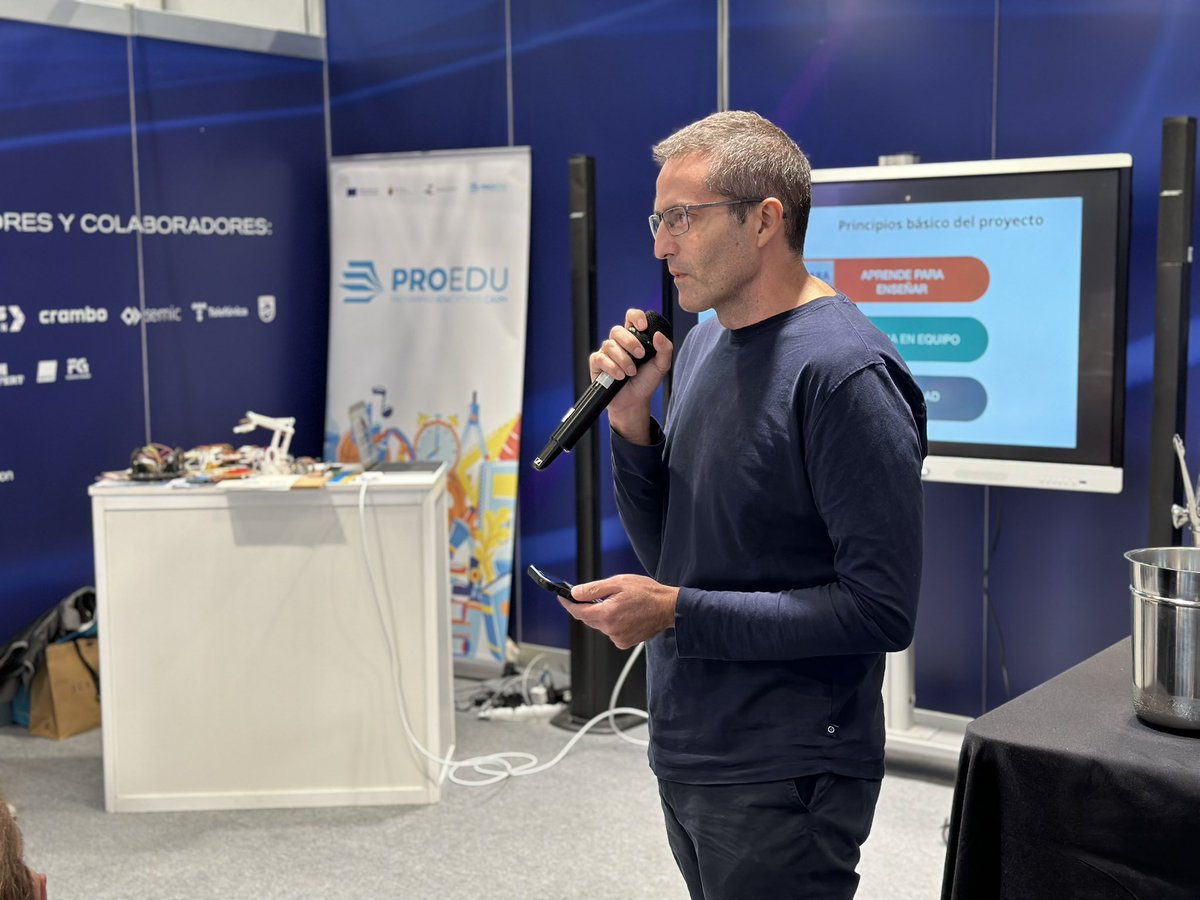 Nuestro compañero Ginés Ruiz con “Atendiendo a la Diversidad gracias a la
Enseñanza Digital” en <a href="/SIMOEDU_/">SIMO EDUCACIÓN</a> 

#simo2023 #innovaedum