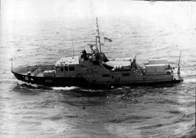 Cybernest's tweet photo. HMAFV Sunderland (4001) RTTL (Rescue & Target Towing Launch) MK III operating in the Strait of Gibraltar. c 1976 🇬🇮🇬🇧
#RAF #Gbraltar #RTTL @RAF_Gib https://t.co/DXtzVHqUcY