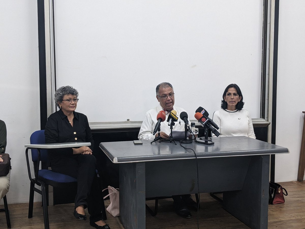 #Ahora se suman más de 3 meses desde que los niños con leucemia  del JM de los Ríos tuvieron efectos adversos después de recibir el medicamento Metotrexato y aún el Seguro Social, Min Salud y el Instituto Nacional de Higiene no publica los estudios de calidad de este medicamento