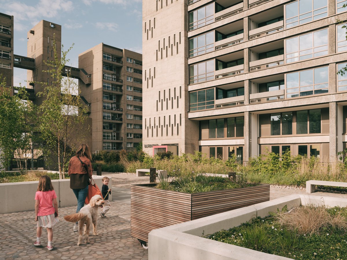nlalondon's tweet photo. @vPPR_Architects Next up we have the #Retrofit category sponsored by @REHAU_Group, and the award goes to #BalfronTower by @StudioEgretWest for @TelfordHomes.

#NLAwards23 https://t.co/MrQpRfn1vH