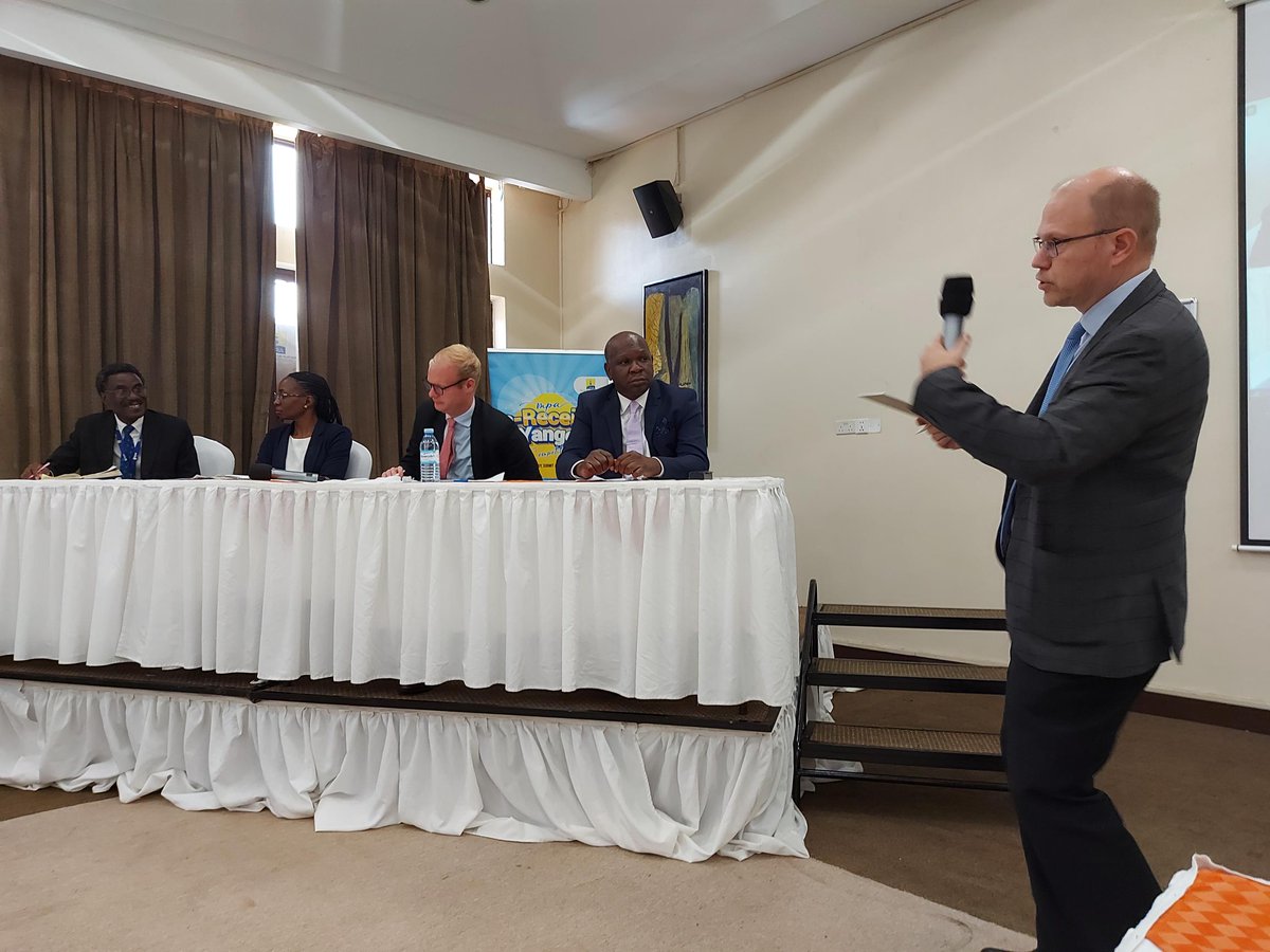 UNUWIDER's tweet photo. @NicholasMusoke1 @URAuganda Panel on corporate income tax: Robert Luvuma @URAUganda and Liam Carson @IGC_Uganda agree that Uganda should keep the digital tax, but consider the rate. https://t.co/13Wf3MFTuA
#fairtaxation #SDG17 #DRMprogramme https://t.co/el4U1cfoKP