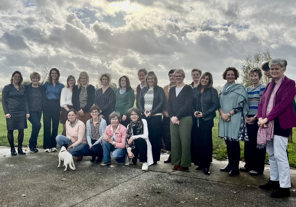 Boerinnen zijn vaak de stille kracht op een bedrijf. Maar is de waardering er ook naar? Moet het beleid rond #vrouwelijkondernemerschap anders? Dit bespreken wij vandaag met boerinnen uit 🇧🇪en🇳🇱 en hun stakeholders. Een open discussie met inspirerende en sterke vrouwen! #wur