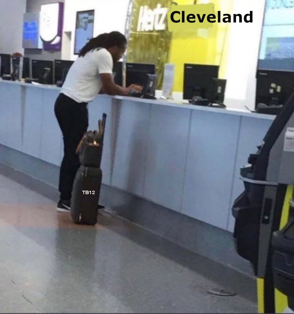 Oh My GOD. #Browns could be replacing Deshaun Watson with Tom Brady. TB12 was just seen at the Hopkins International Airport in Cleveland! 🚨🚨👀👀🏈🏈
