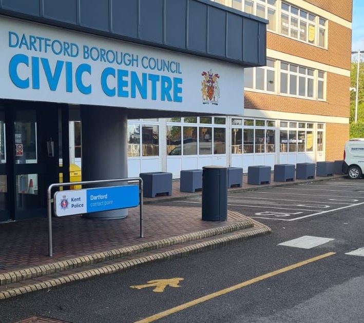 Polysafe_ltd's tweet photo. Dartford Borough Council were supplied with painted type PA planters ‘It was a very successful delivery and project and I would be happy to use Polysafe again and recommend them to others’ https://t.co/aylQeqSGga