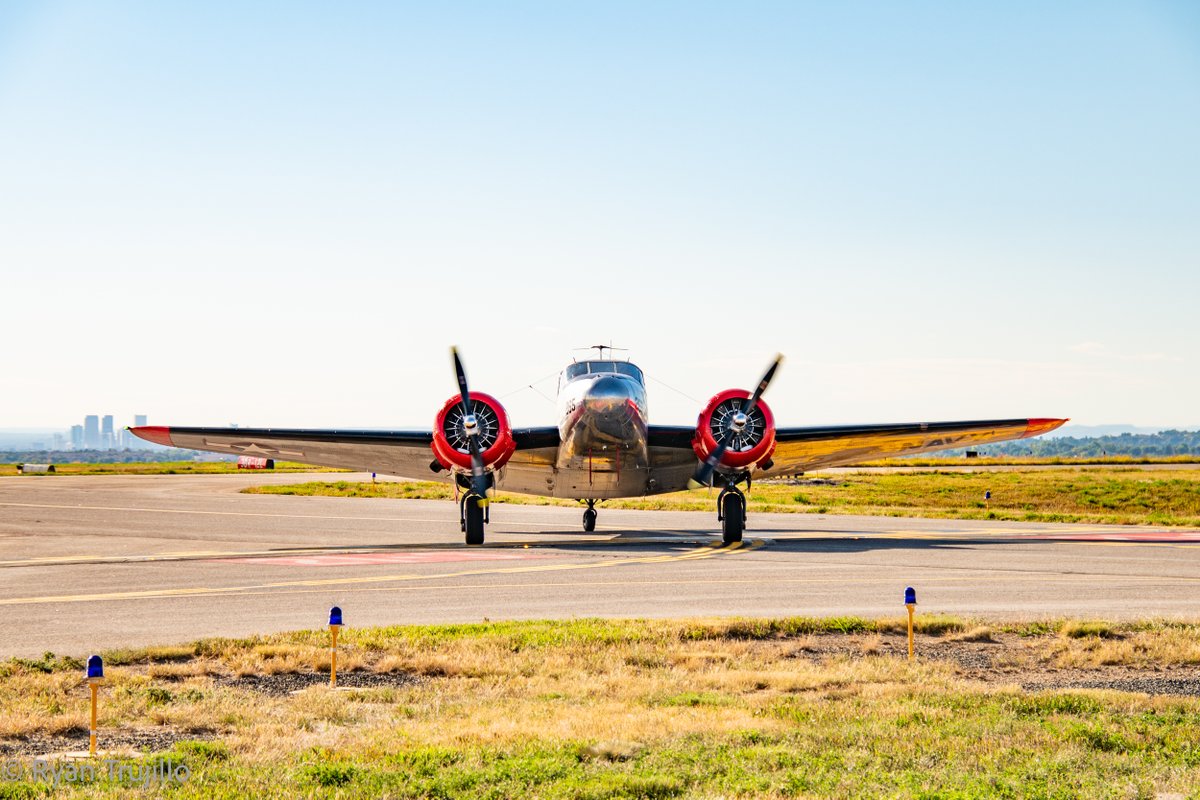 ryantujillo's tweet photo. It's easy to overlook the beauty of things we see daily. Take a moment to appreciate the simple things that make life unique. Have a wonderful Wednesday!

#SNF23 #sonoranbeauty #aviationphotography #beech18 https://t.co/rrUTbcRlUV