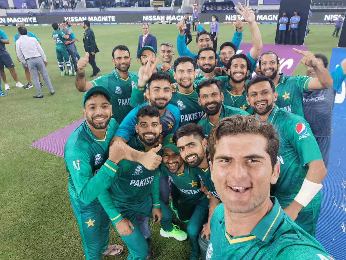 zainyar1's tweet photo. This is for you, Pakistan.
History made. All eyes in the next game, InshaAlllah. ♥️
#BabarAzam𓃵 #ViratKohli𓃵 #BehindYouBabarAzam #IndiaVsNewZealand BCCI #Fixer Stay Strong #PSL9 #ShanMasood Captain #ShaheenAfridi #B56 #Rizwan https://t.co/byarLbIHli