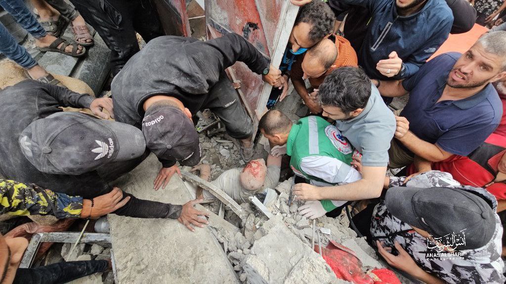 Timesofgaza's tweet photo. Numerous casualties reported as lsraeli warplanes bomb a number of houses in Jabalia, northern Gaza Strip. https://t.co/8R7zRzAcyO