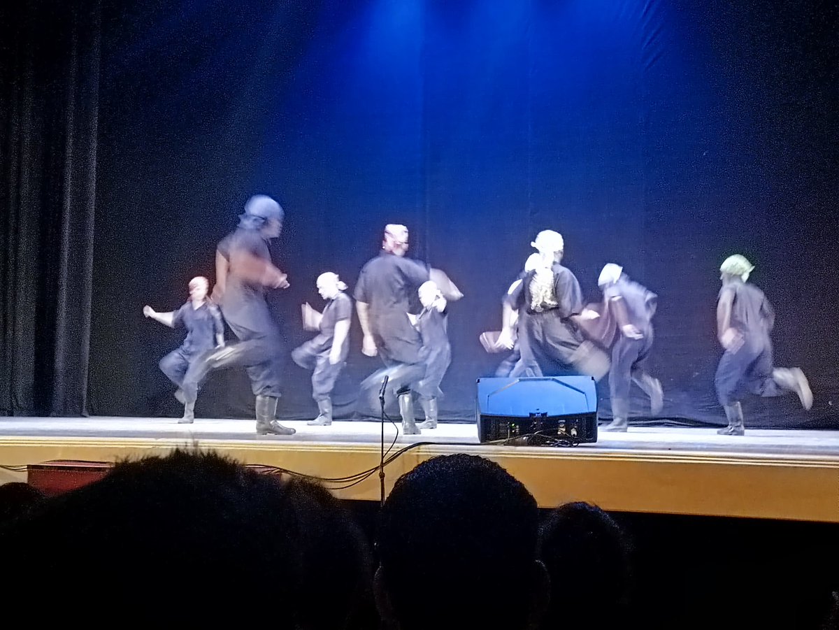 Daniela80390759's tweet photo. ... Excelente actuación de la delegación matancera @feu_um en el 25 Festival Nacional de Artistas Aficionados... Danza Nuevo Mundo. Felicidades muchachos. 
@universidad_um  
@JuventudUM 
@BaujinPerez 
@leyda_finale https://t.co/zArHuWV0jD
