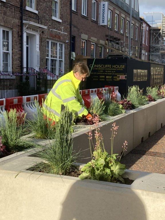 Darlington Council were supplied with type PA2 planters and placed in Coniscliffe Rd. Plan was to create a more permanent outside space for the pavement cafes so the road could remain open.