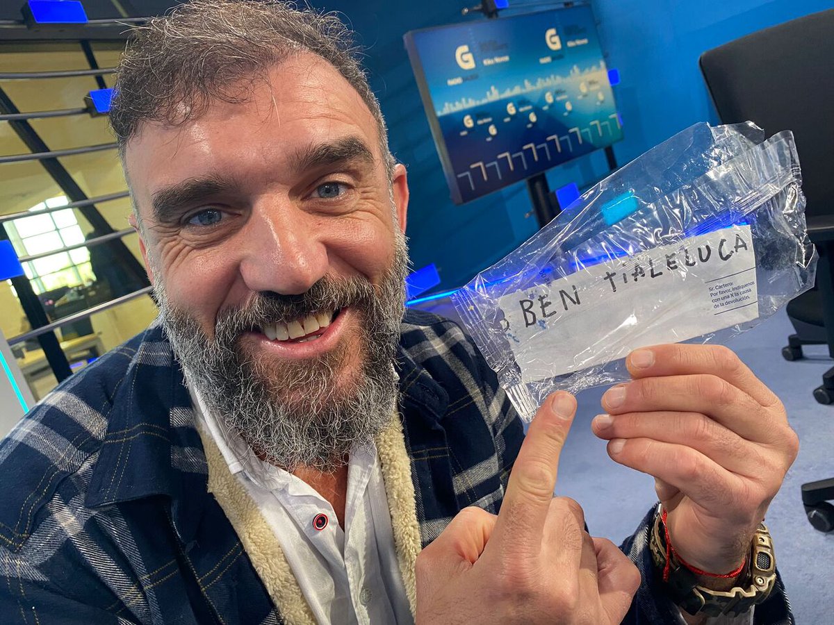 GxDRadioGalega's tweet photo. Co Celta ao Corpiño, xente que se cabrea e negociacións no bar. Con @TonhitoDePoi no #Poigrama. | CRTVG https://t.co/yM6HZdqmGs https://t.co/Ud6B7MA56m
