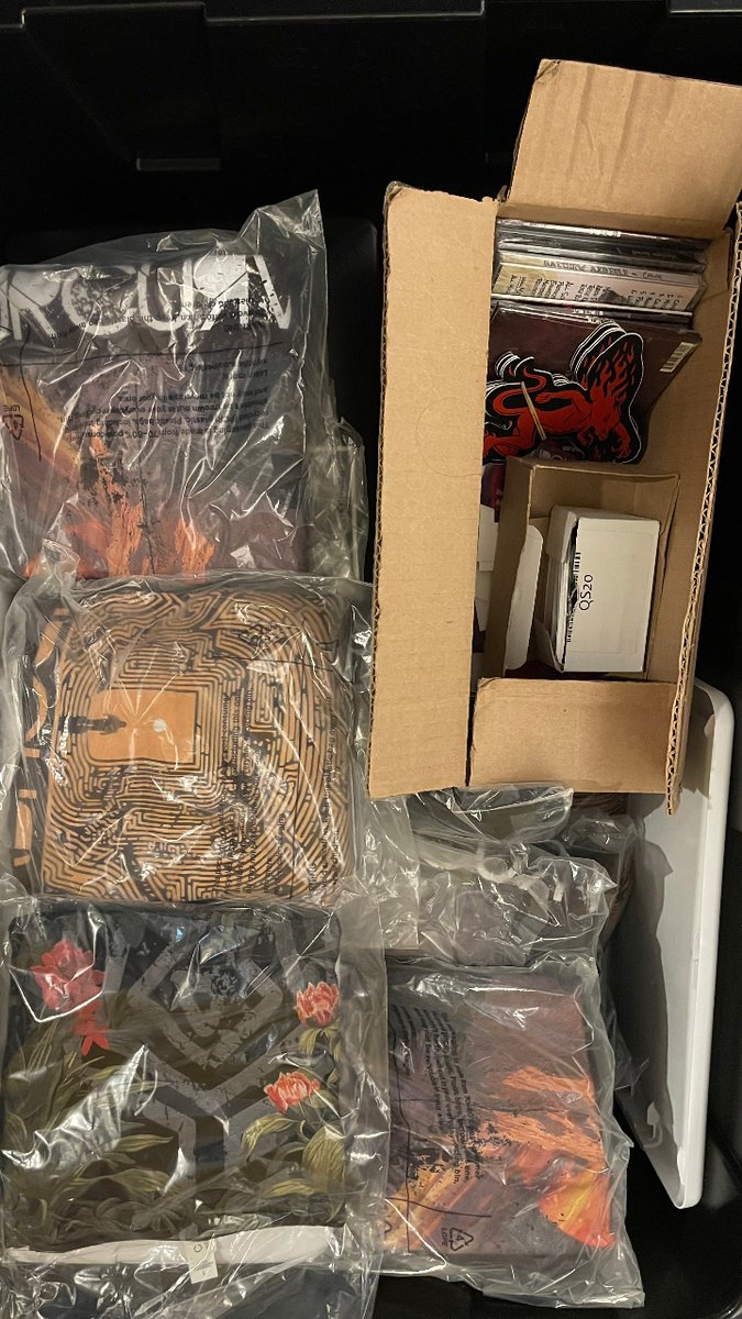 BlurCurve's tweet photo. The merch bin's all packed, will we see you tonight? Come get rowdy with us and @DemobHappy at @TurfClubMN. Tickets: https://t.co/3ygU1vqFjD #livemusic #ignitethenite #fireballfridayonawednesday #humpday https://t.co/n6U6BeeEGi