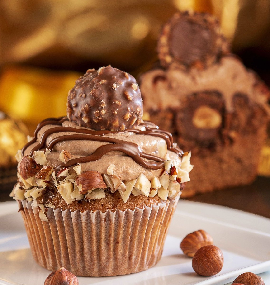 Ferrero Rocher Cupcake 🧁 🍫  Eat or pass?