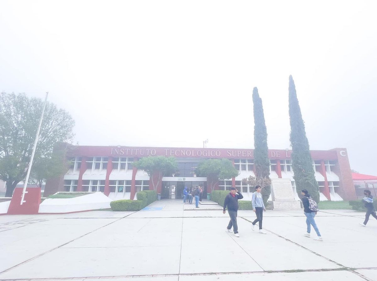 ITSLerdo's tweet photo. Imagínate vivir en Londres 🌁 y no despertar con clima fresco ni con neblina, como en el TECNM Campus Lerdo 🌫️

Excelente miércoles Comunidad Tecnológica🫶🏻 #YoSoyTecLerdo https://t.co/gFo2JH8ahx