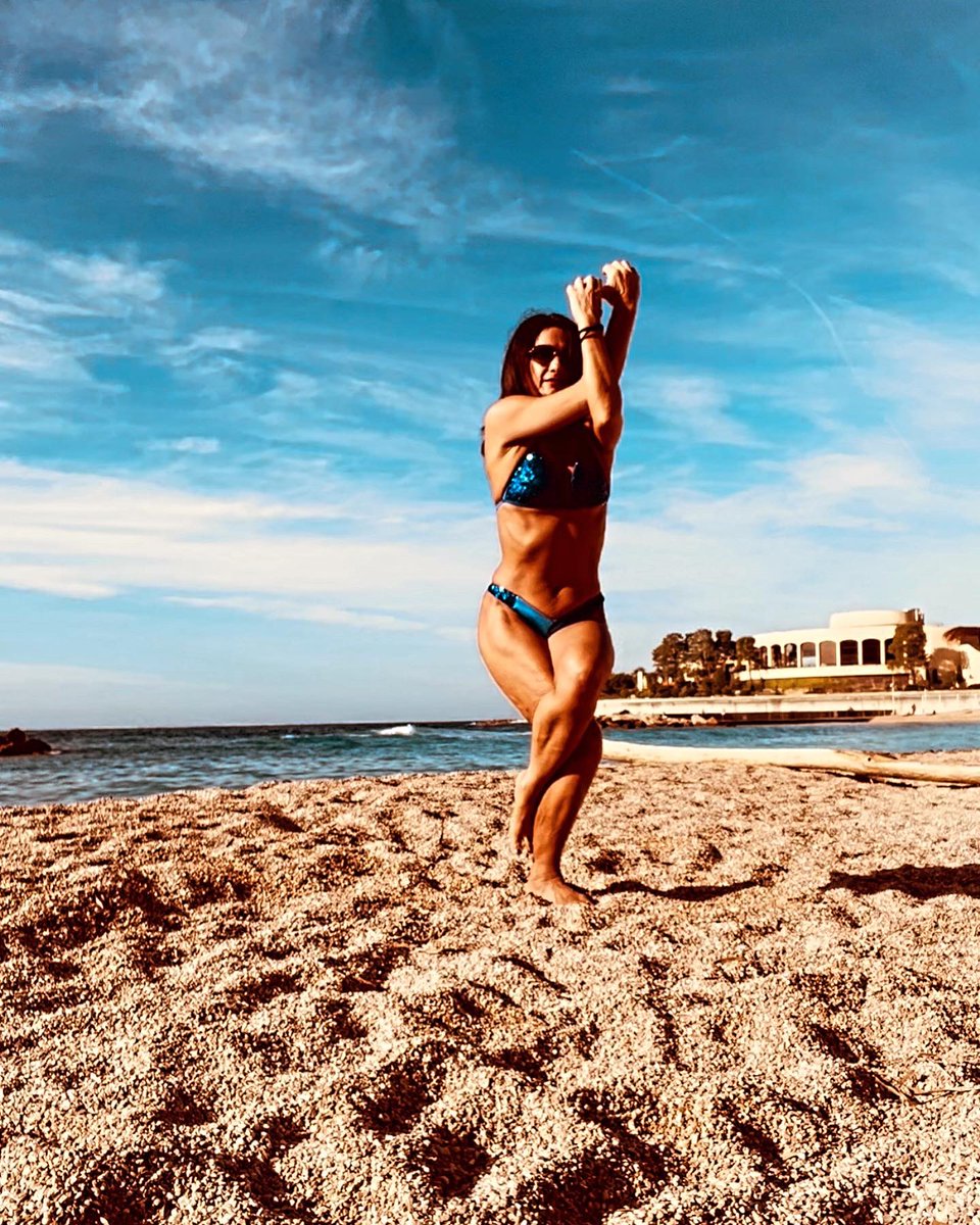 OlgaStamatakis's tweet photo. Balance exercises are also important for your fitness 💕#healthylifestyle #Wednesday #GoodVibesOnly #Autumn #swimwear #blue #sky #yoga #pilates #outdoors #beach #ActiveLiving #balance #yogadaily #pilates #stretch #core #yogaeveryday #flexibility #BeachToTheirOwn https://t.co/Cb4tTDKesj