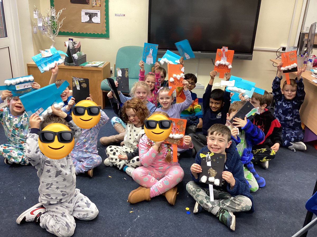 StJosephU's tweet photo. 1KW have had a busy afternoon making their moving Christmas cards in DT. #SJUDT https://t.co/DxhHXUJuWG