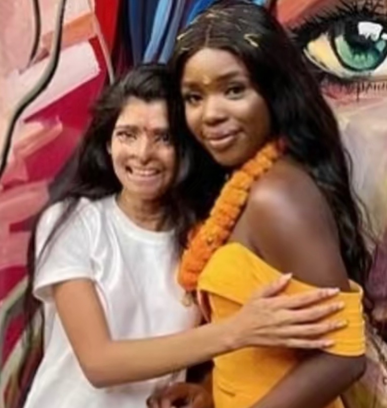 sanaravishing's tweet photo. If you guys want a REAL Reason as to why you should Vote for Noky as your winner, here’s one of them! Noky is the kindest and most genuine soul I’ve seen on this show, she 100% deserves to be in the finals without a doubt.

#BBUK 
#BigBrotherUK https://t.co/fEbJZza3cb