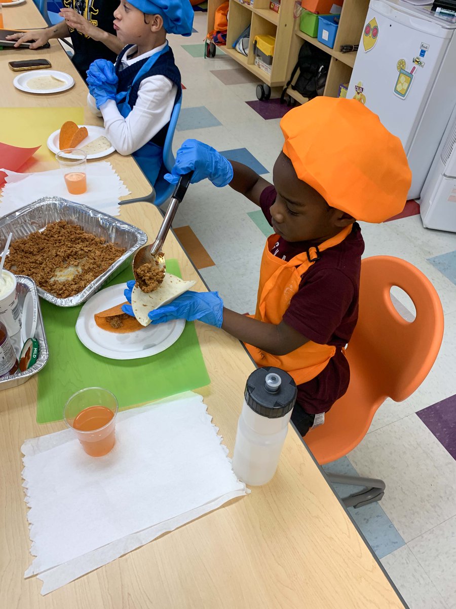 HFH_NYC's tweet photo. The #ProspectPanthers are turning up the heat in the kitchen with @ktabundantlife! 🍳 🔥 The young chefs are practicing how to properly and safely use kitchen appliances while whipping up delicious dishes.🧑🏽‍🍳 🧑🏾‍🍳 #Bronx #Afterschool https://t.co/m3Ur8iYF0Y