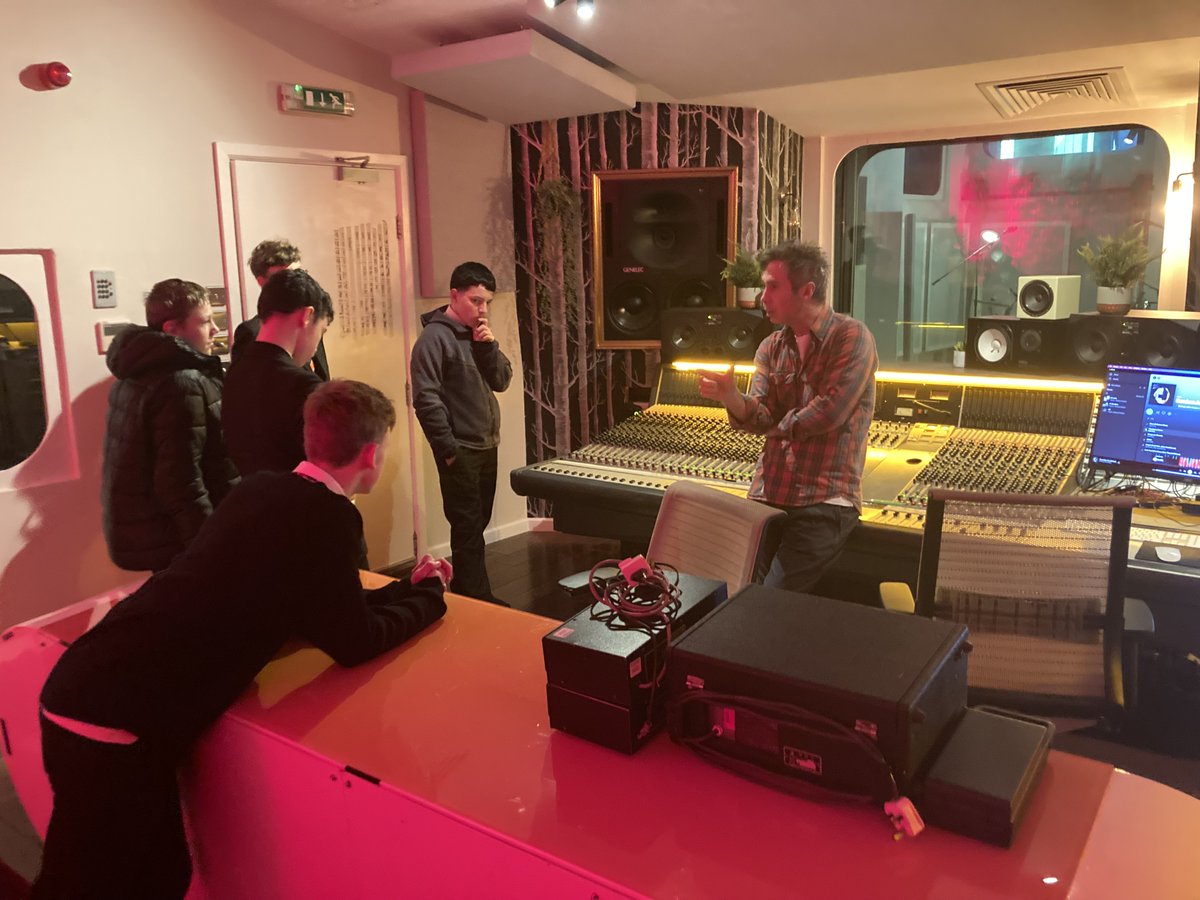 LadybridgeHigh's tweet photo. Our music tech learners have really enjoyed their visit to @blueprintstudio, learning how a recording studio operates and finding out more about #careers in the industry #LadybridgeLearners #music #blueprintstudios https://t.co/7kbzdTbDPM