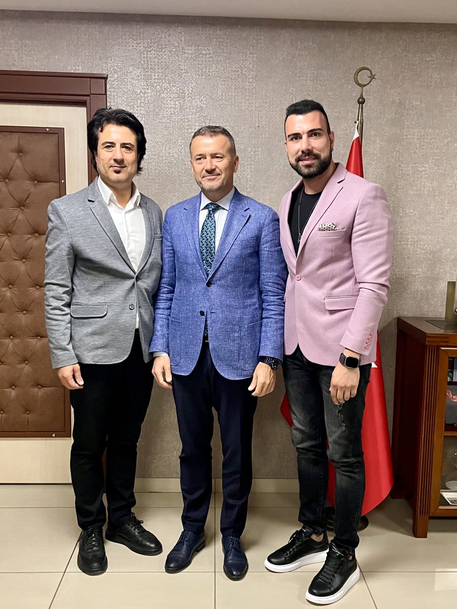 Mersin Devlet Klasik Türk Müziği Korosu olarak Mezitli Belediye Başkanı Sayın Neşet Tarhan ve Mersin Ticaret ve Sanayi Odası Başkanı Sayın Hakan Sefa Çakır’ı ziyaret edip sanatsal konularda istişarelerde bulunduk.Misafirperverliklerinden dolayı teşekkür ederiz.