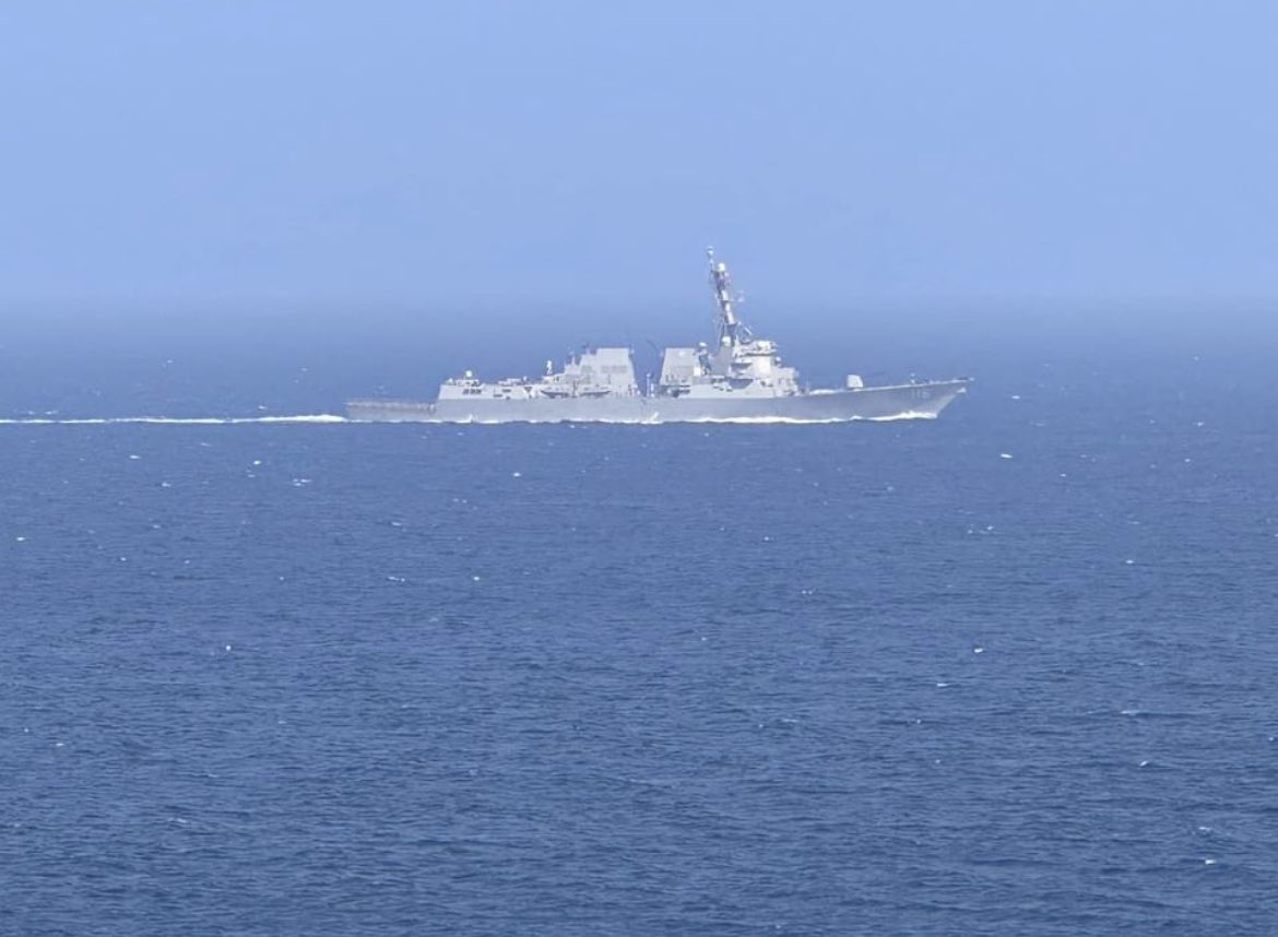 xPinGlobal's tweet image. Navy escort and onboard snipers escorting us through ‘pirate alley’ off the coast of Sudan, Somalia etc. Next stop Oman!