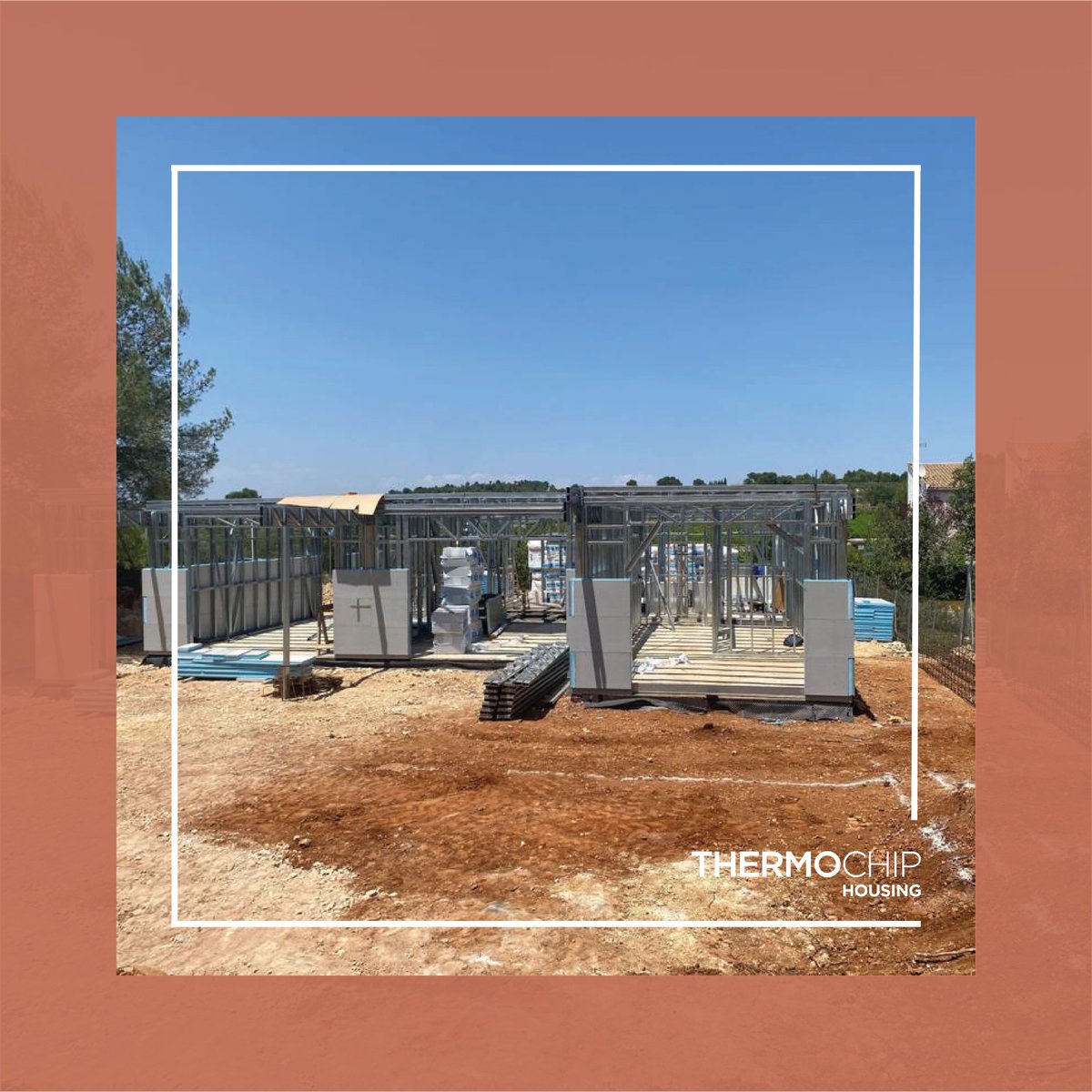 THERMOCHIP's tweet photo. #MiercolesDeObras os traemos una vivienda en Monsterrat (Valencia) en la que se ha instalado el sistema Thermochip Housing, caracterizándose por su rápida ejecución.

Project Management: @AIDpalmes 

#thermochip
La nueva forma de construir https://t.co/dPmeee3R70