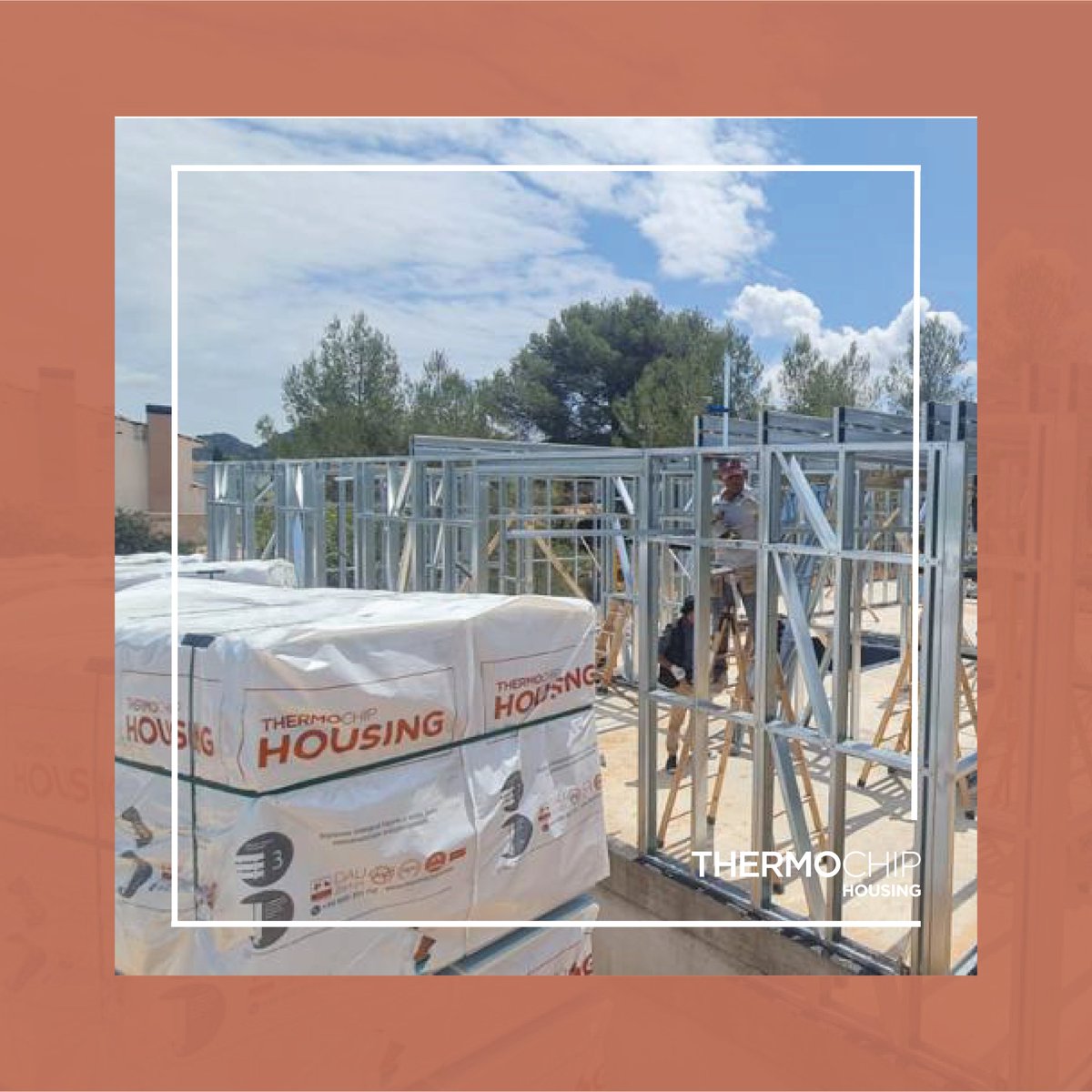THERMOCHIP's tweet photo. #MiercolesDeObras os traemos una vivienda en Monsterrat (Valencia) en la que se ha instalado el sistema Thermochip Housing, caracterizándose por su rápida ejecución.

Project Management: @AIDpalmes 

#thermochip
La nueva forma de construir https://t.co/dPmeee3R70