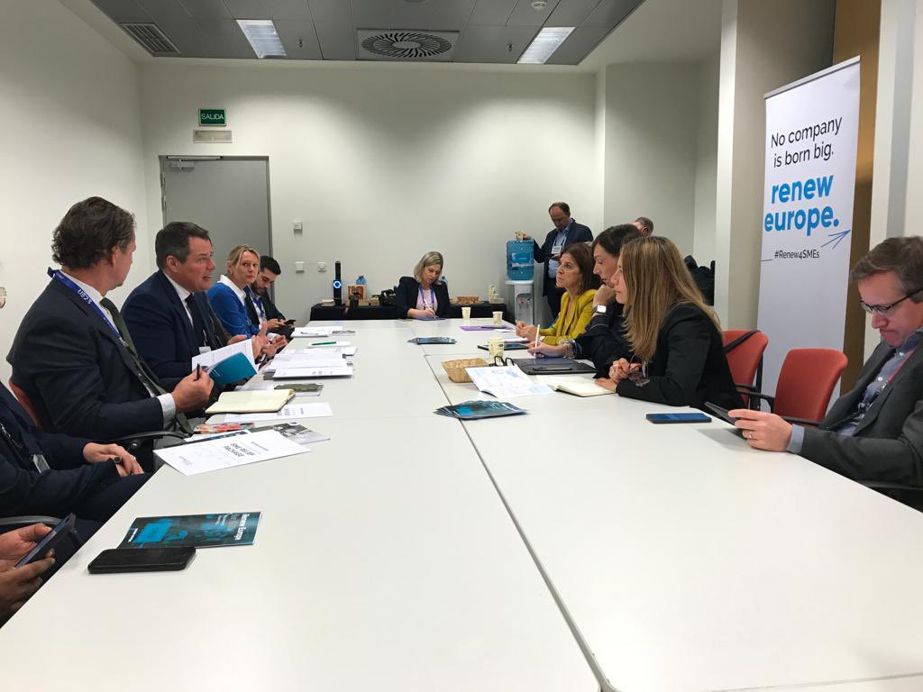 Constructive and forward looking discussion on SME Relief Package and late payment with <a href="/RenewEurope/">Renew Europe</a> MEP delegation chaired by the EP SME Intergroup Chair <a href="/Mdlabajova/">Martina Dlabajova</a>. 

Always nice to see Martina, true SME expert with entrepreneurial mindset.

#SMEAssembly2023 <a href="/BusinessEurope/">BUSINESSEUROPE</a>