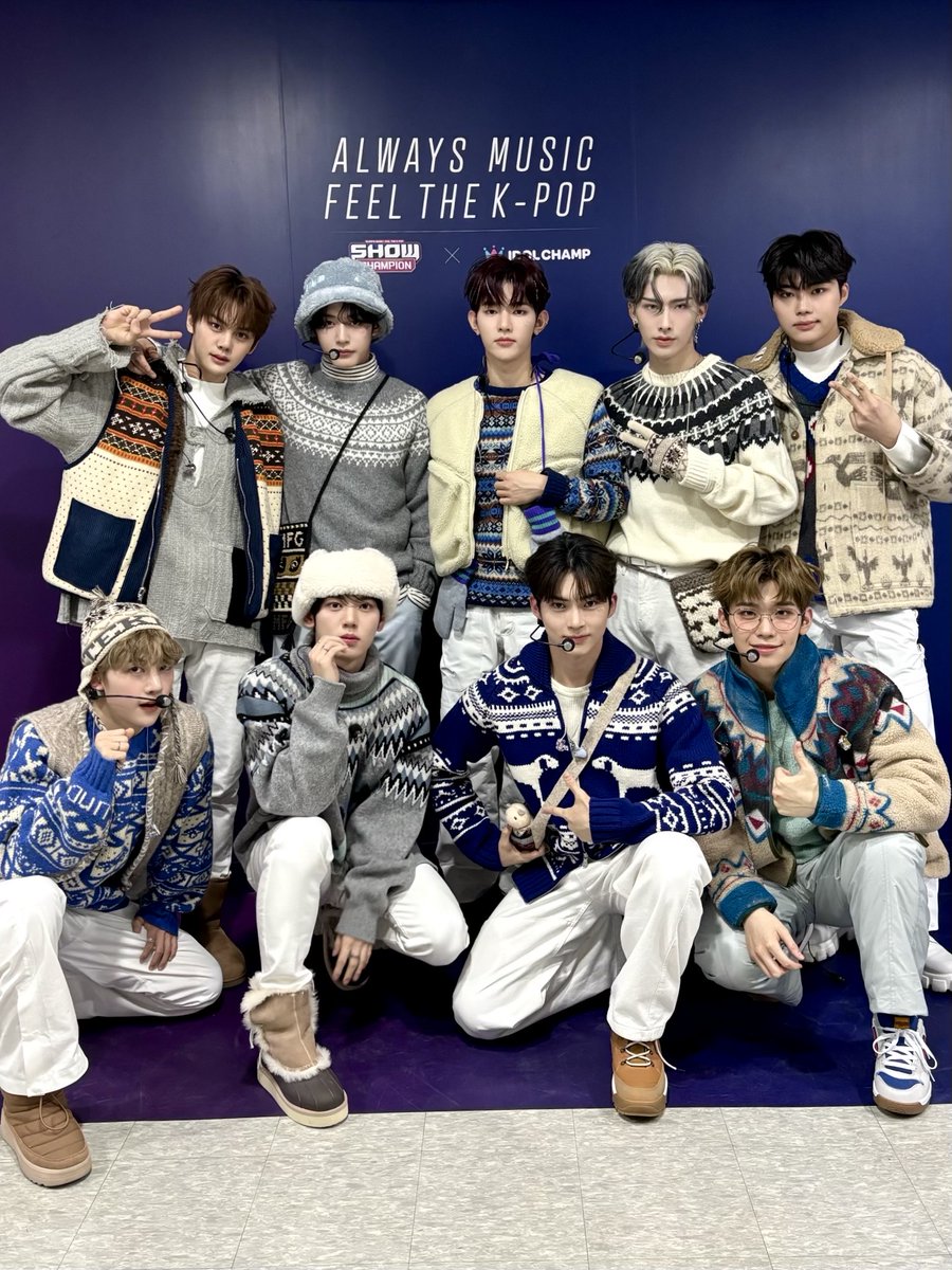 ZB1_official's tweet photo. _𝗭𝗘𝗥𝗢𝗙𝗢𝗖𝗨𝗦

🌹 : 제로베이스원이 쇼! 챔피언을 CRUSH (가시) 했다던데 사실인가요?

📢 : 네. 다음은 주간 아이돌과 아이돌 라디오를 CRUSH (가시) 할 차례입니다.

#ZEROBASEONE #ZB1
#제로베이스원 
#MELTINGPOINT #CRUSH #가시
#ZEROBASEONE_CRUSH https://t.co/cDbEI66fGn