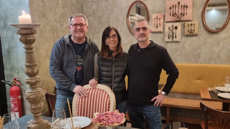 🛍️| Neix #TerrassaNovum, una entitat que aposta pels petits comerciants i l'economia local sobretot de restauració i productors de proximitat

🗣️Ens en parla el president, David Giménez, i els seus impulsors

▶️terrassadigital.cat/terrassa-novum… #Terrassa #comerçlocal