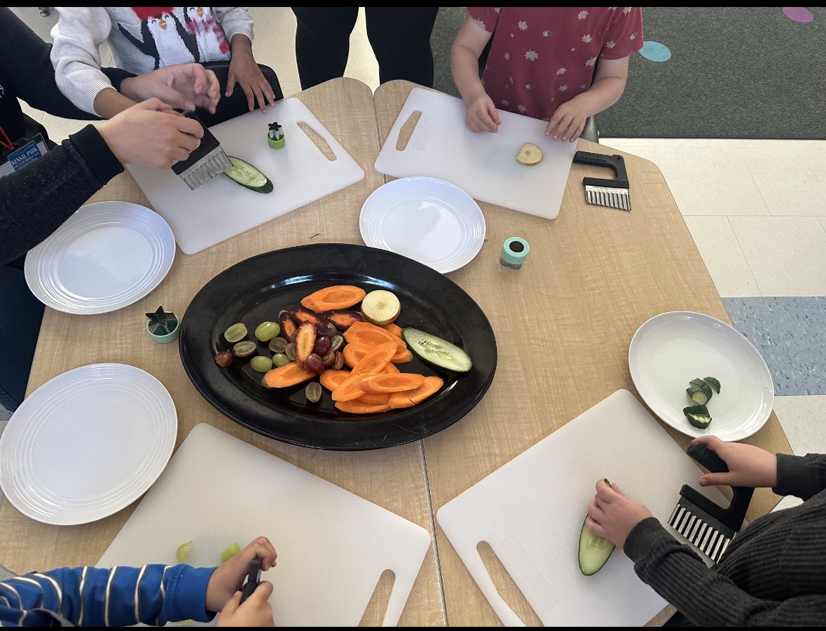 Massive thank is to <a href="/GrowingChefsON/">Growing Chefs! ON</a> who wrapped up their much-anticipated first visit to <a href="/KensalParkFI/">KensalParkFI</a> this past week. We have a giant school and they visited every class! We have a lot of little Cardinals who magically love veggies now!! Can’t wait to see you in the spring. ❤️