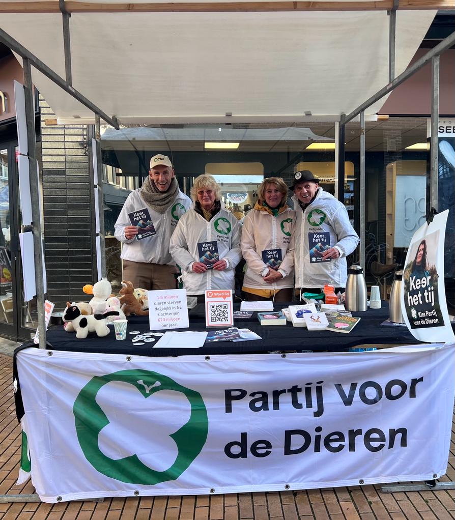 Nog een week te gaan tot aan de verkiezingen
We staan door de hele provincie te flyeren. Ontmoet ons in Zwolle, Deventer, Enschede en Steenwijk
Check de agenda:
overijssel.partijvoordedieren.nl/agenda
