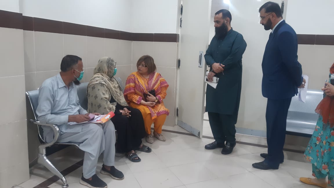 HP_GoP's tweet photo. 𝐒𝐮𝐫𝐩𝐫𝐢𝐬𝐞 𝐕𝐢𝐬𝐢𝐭 𝐭𝐨 𝐇𝐞𝐚𝐥𝐭𝐡 𝐅𝐚𝐜𝐢𝐥𝐢𝐭𝐢𝐞𝐬
New DHQ Hospital Multan near MIKD
#DHQ_Multan #PHFMC
#priority_projects
Special Secretary (D, F &amp; R) along with a team from Development Wing of P&amp;SH Department visited newly constructed DHQ Hospital in Multan(1/3) https://t.co/rV6Bo4Ke9W