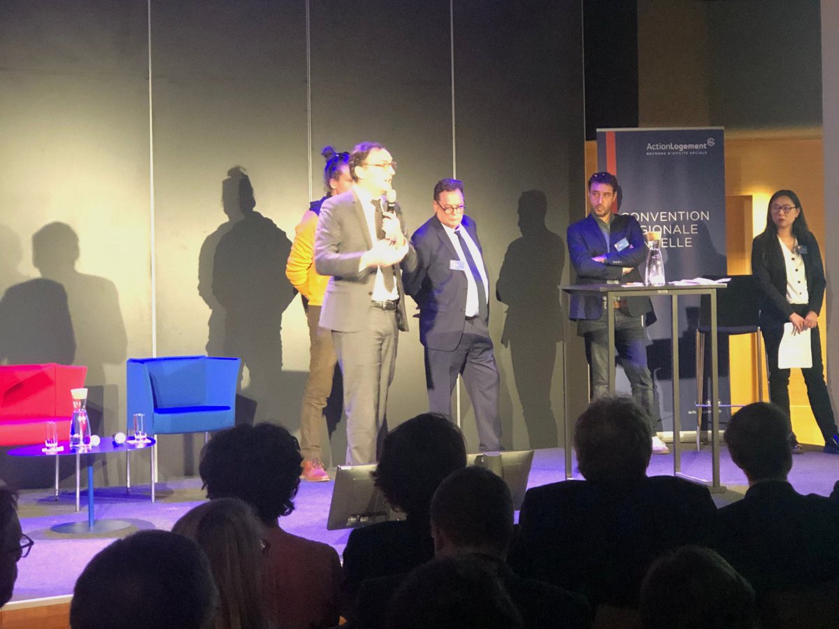 | 𝗣𝗼𝗱𝗲𝗹𝗶𝗵𝗮 𝗟𝗶𝘃𝗲 🔴 |
<a href="/GonzagueNoyelle/">Gonzague Noyelle</a>, DG de Podeliha, présente le projet #ArchiDéfi : une consultation innovante associée à un #hackathon permettant de transformer 4 anciennes cités d'urgence angevines lors de la #convention annuelle <a href="/ActionLogement/">Action Logement</a> #PaysdelaLoire.